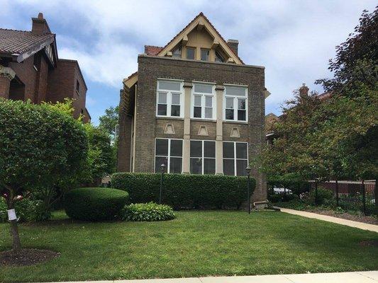 Historical Condo in Chicago's Kenwood neighborhood