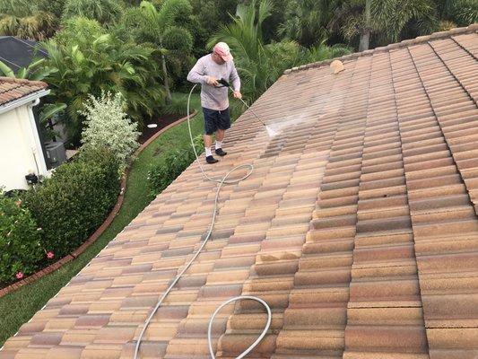 FL State Certified Roofing Contractor cleans your roof