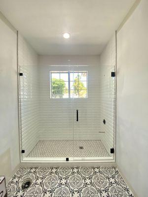 Frameless shower doors