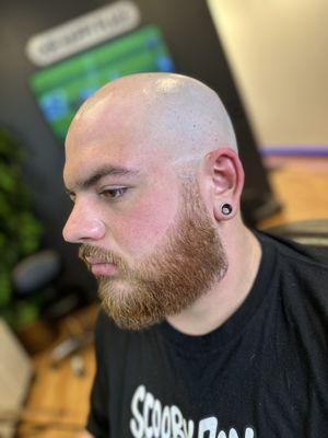 Straight razor Head shave, beard trim and shave