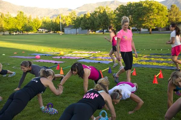 Women's Functional Intense Training! Kaia FIT circuit training!