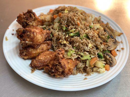 Wings with vegetable rice