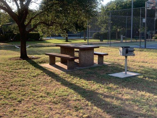 rattan creek park basket ball court and picnic table