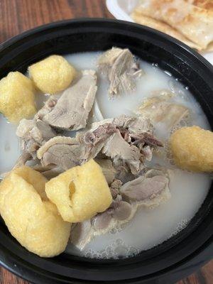 Duck meat with vermicelli soup