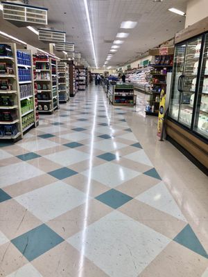 Big Y East Windsor CT. Clean and well kept.