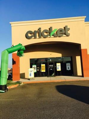 Store front of Cricket Wireless.