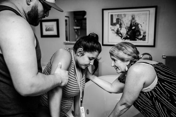 Birth Doula Judy knows what to say during labor. Photo by Lori Martinez Photography