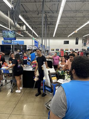 6 Walmart employees watching us ck out and yelling there's only 2 cash checkouts. Get your lazy ass behind the register and check us out