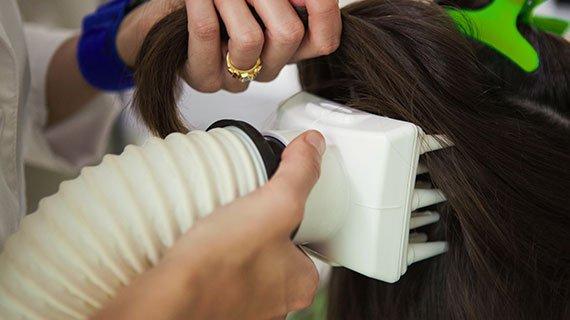 A unique, single-use applicator tip specially designed to penetrate beyond the insulating layer of hair is used to lift the hair.