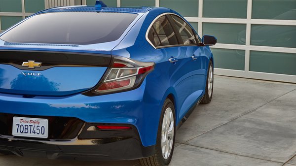 2017 Chevy Volt 53 Mile Pure Electric Range - 1,000 Miles Between Gas Stops