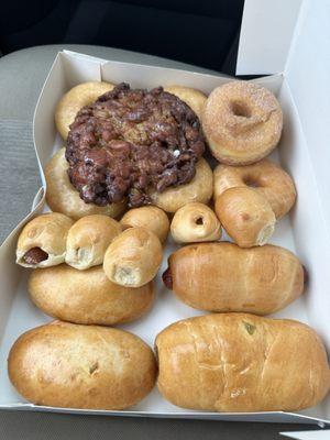 mini kolaches, regular kolaches, glazed, apple fritter