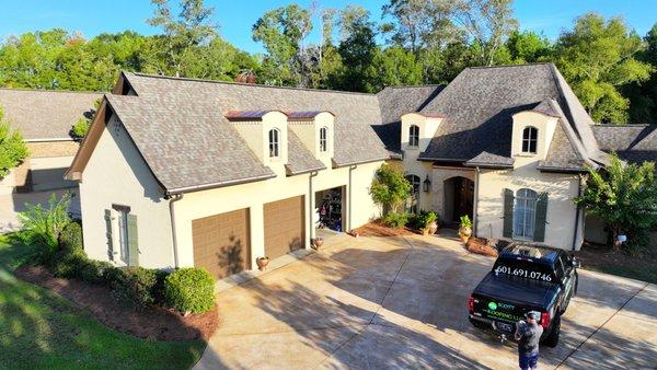 Architectural roof in Flowood, Mississippi installed by Scott roofing