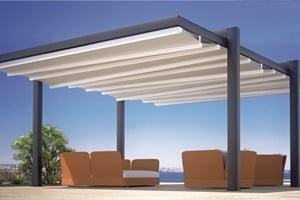 Retractable free standing patio cover system