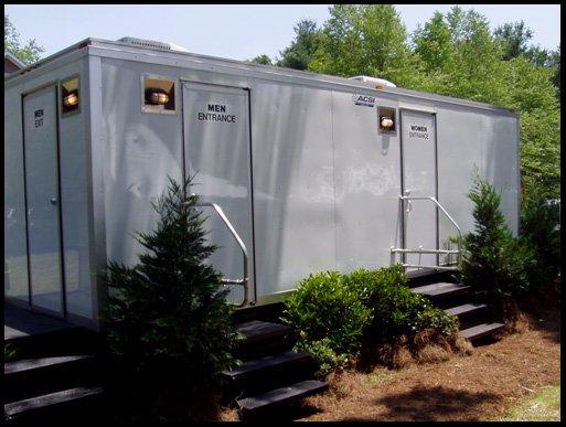 Luxury restroom trailer