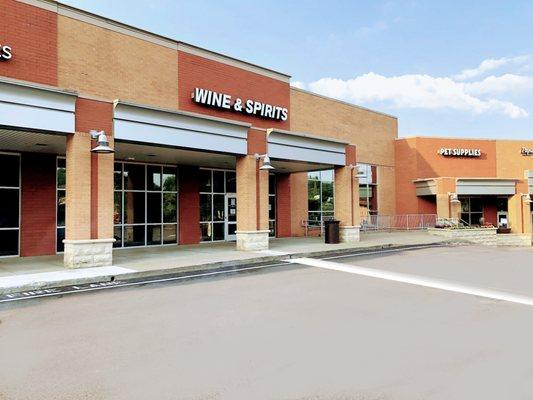 Maryland Farms Wine & Spirits entrance.