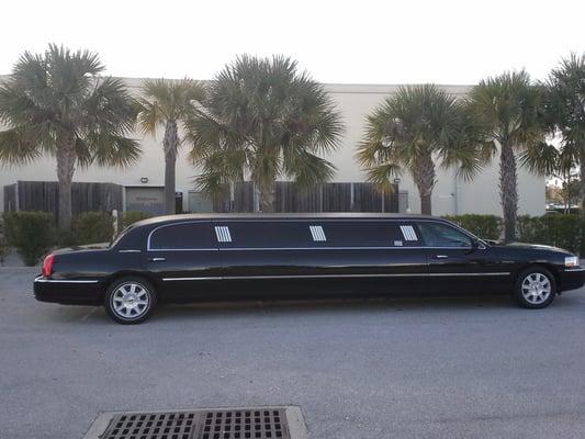 10 passenger limo