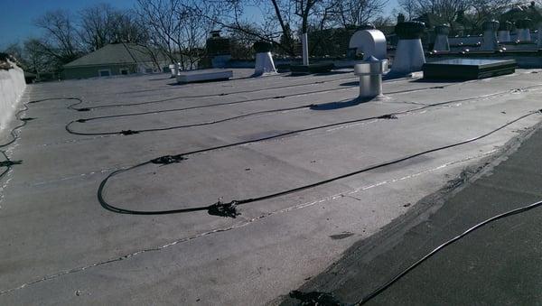 Ice melter systems on roof