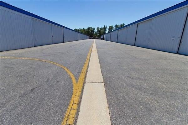 Rows of T-Hangars