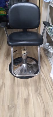 Salon/barber chair