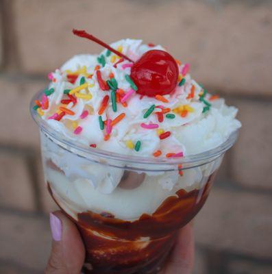 Hot fudge sundae