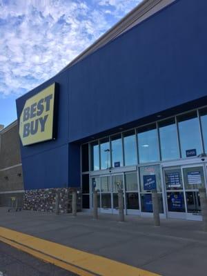 Millbury Best Buy -- Shoppes @ Blackstone Valley : 70 Worcester Providence Turnpike / Route 146, Millbury                  Storefront