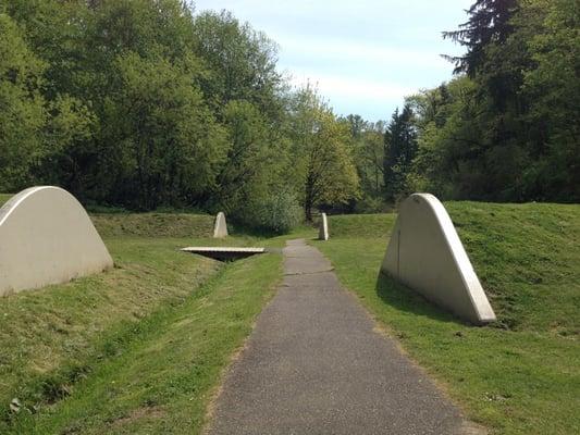 Had lunch on that tiny little "bridge" just to the left of the path. Nice spot to chill.