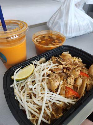 Pad Kee Mao (5 stars) as a combo 2 with soup and Thai iced tea.