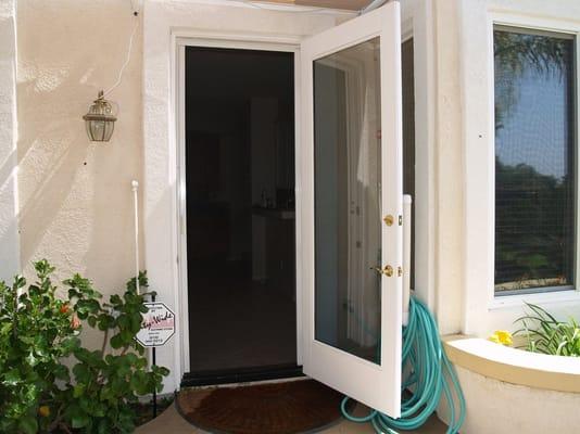 Retractable Screen Single Door In Use