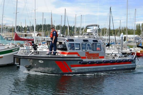 Striping & graphics for a fire boat.