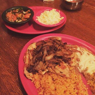 Special Montezuma (grilled chicken and onions) with sides of pico de Gallo and cheese