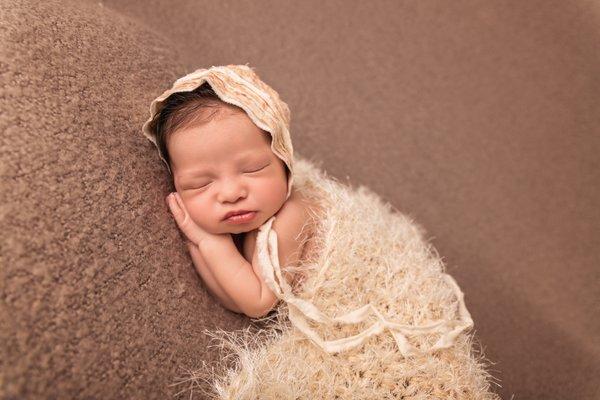 Newborn-Tan BG w/ivory blanket & bonnet