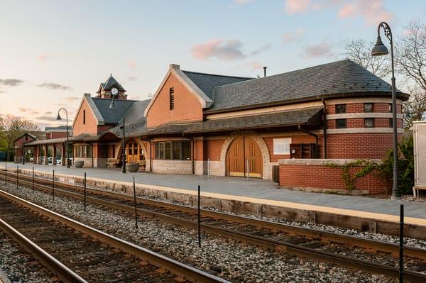 Glenview Train Station