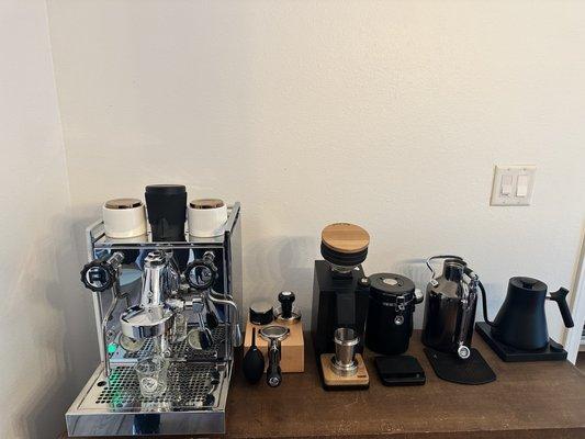 My setup from Seattle Coffee Gear! 10/10 recommend. Amazing staff, awesome knowledge base, and exceptional products and customer service.