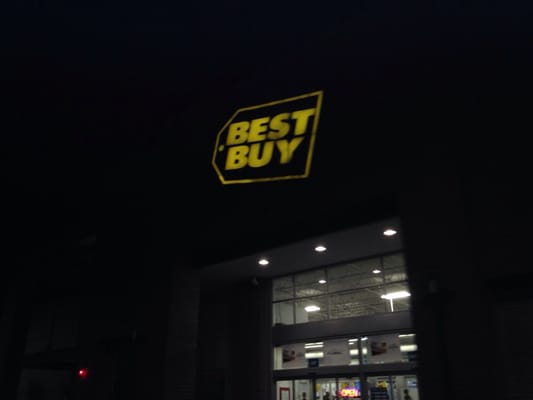 Best Buy -- Shoppers World: 1 Worcester Rd / RTE 9, Framingham         Storefront