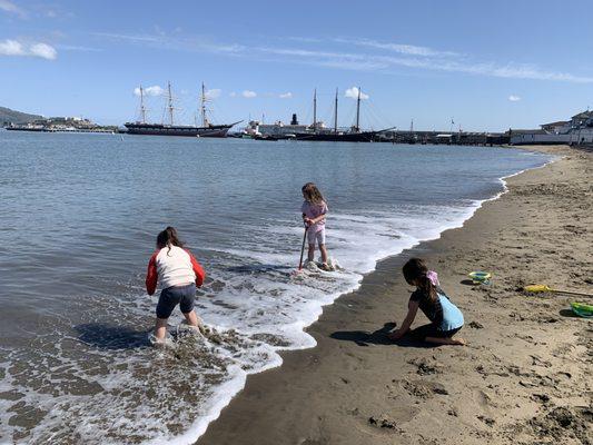 Parker kiddos adventure in the outdoors around the beautiful bay