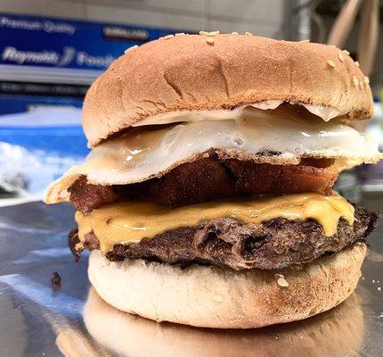 Bacon cheese burger with fried egg