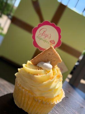 Lemon Ice Box Cupcake