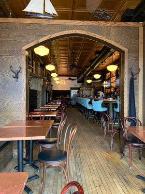 Tom's Oyster Bar interior