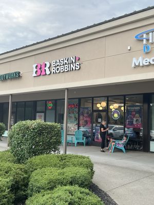 Outside of Baskin-Robbins in Guilderland, NY