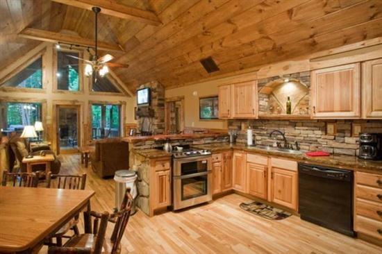 Mountain Luxury Escape is a beautifully decorated 4bd 3bth log home that is located in the beautiful NW Georgia Mountain.