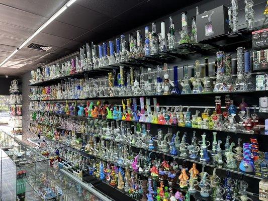 Big selection of water pipes