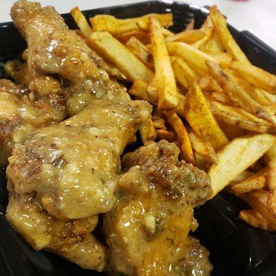 Garlic parmesan wings with Season fries