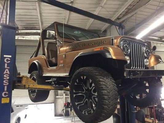 Badass vintage Jeep getting a 5 speed upgrade