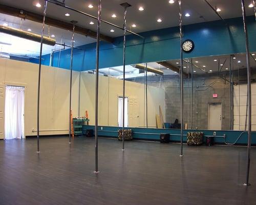 Mojo Fit AZ classes take place in the beautiful Prowess Pole Fitness studio in Tempe, Arizona.