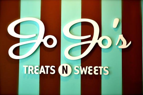 What a great find!  This place has a wonderful story of entrepreneurship in the midst of recession... and delicious treats. :)