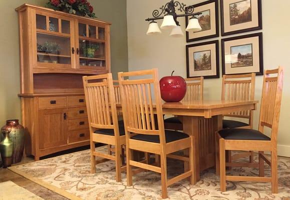 MacIntosh Dining Room Set