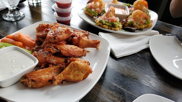 Wings and tostones w /shrimp