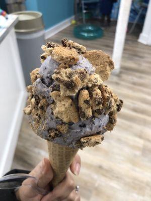 Blueberry crunch with cookie topper