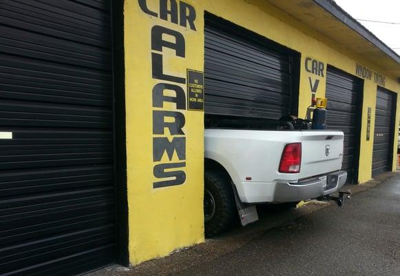 Today we got this 2014 Dodge Ram 3500 Diesel Dually!!$ To install a Flash-Logic FLRSCH7 Remote Start !!$