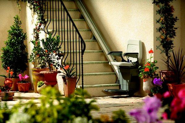 Outdoor straight stairlifts available.